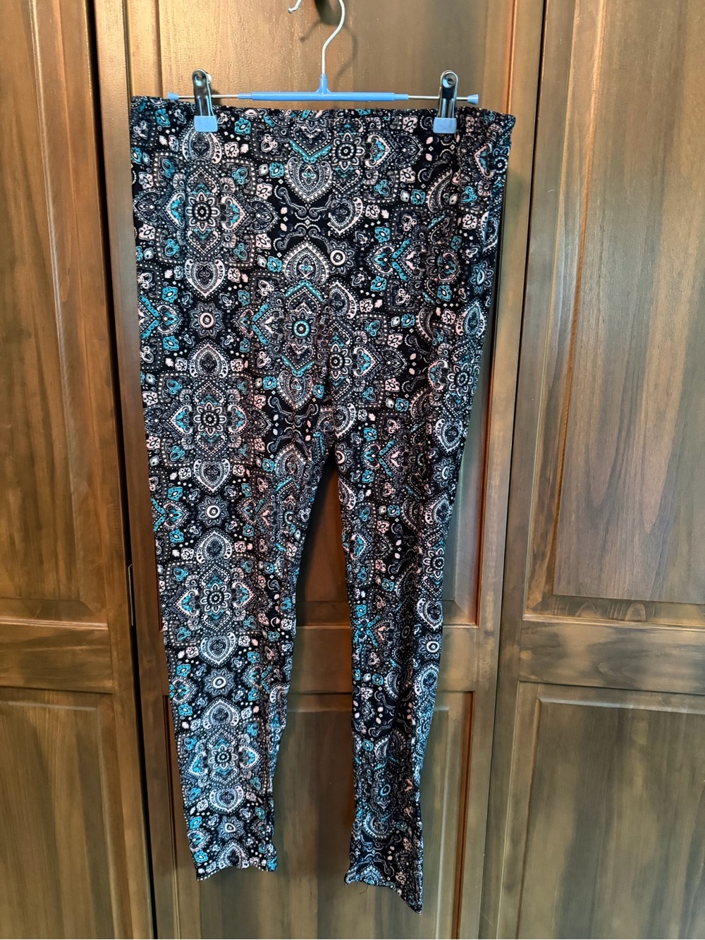 Bobbie Brooks Black Teal Paisley Leggings